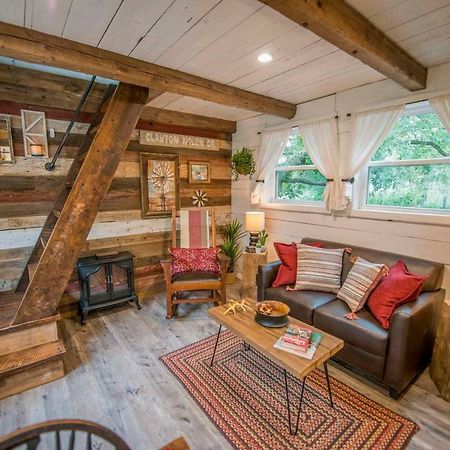 Cozy Cabin Little Red Hen 12 Min To Magnolia Waco Exterior foto